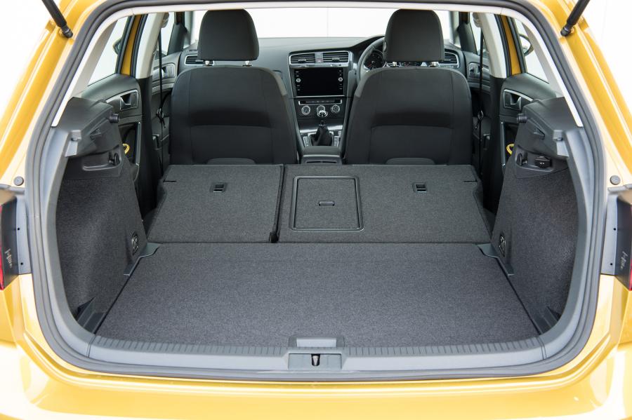 Багажник Volkswagen Golf TDI 5-Door 2017 года  (UK) (фото 29 из 30)